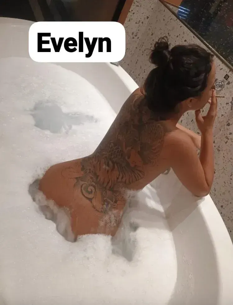 Evelyn - Foto 1