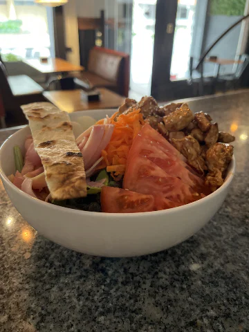 Ensalada completa con carne/pollo