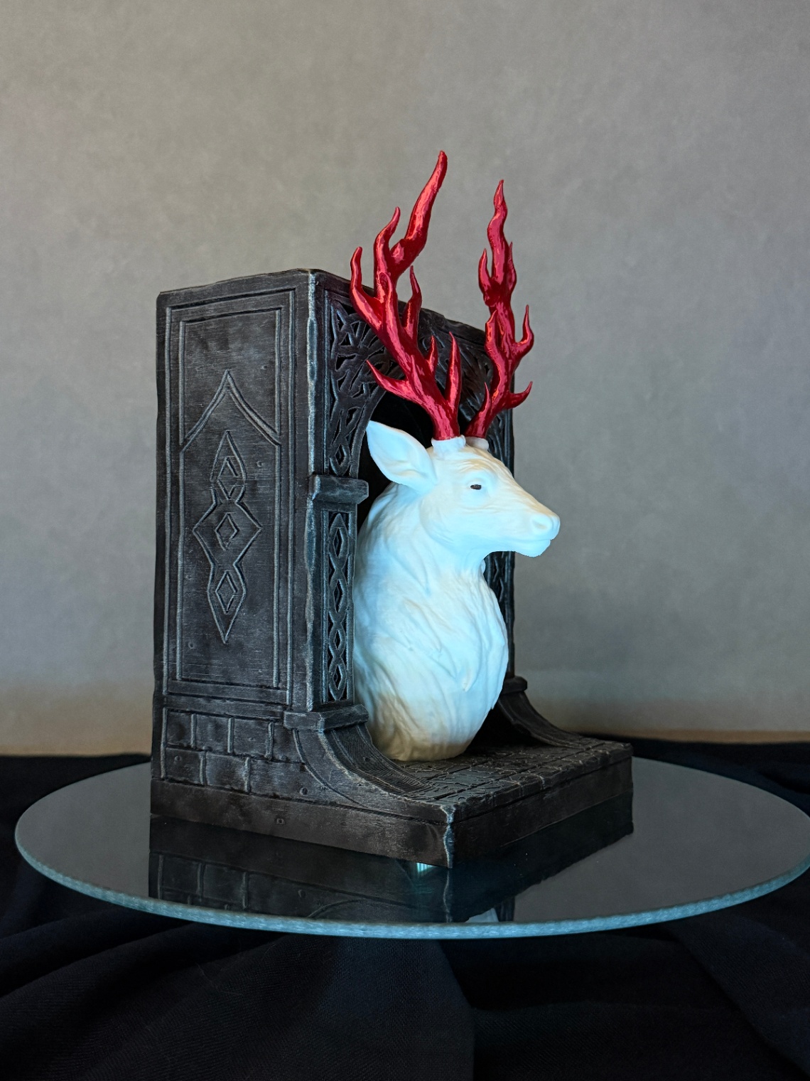 Book Nook „Antlers of Ember"