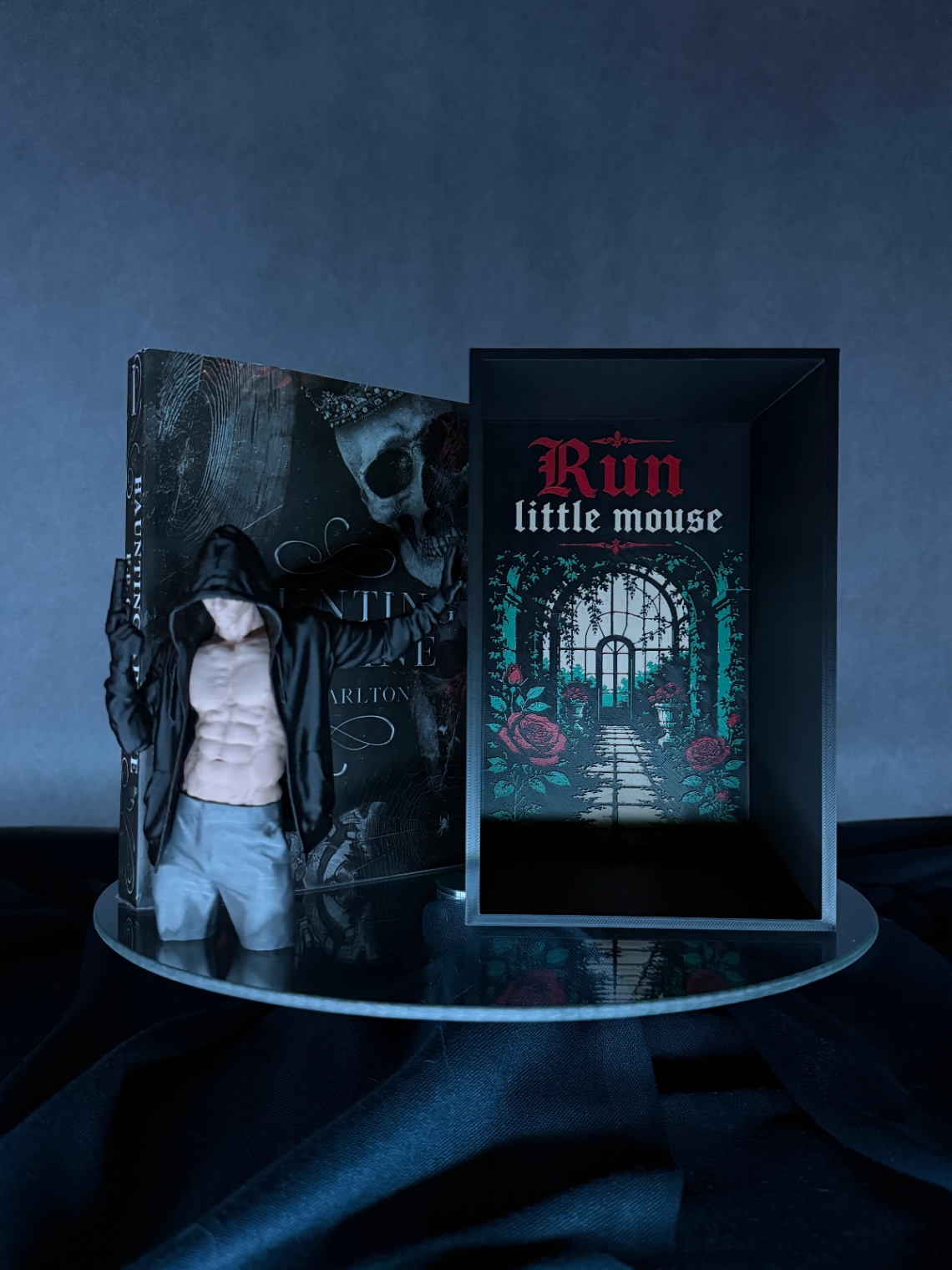 Book Nook „Zade Meadows“ (inspired by „Haunting Adeline“) - 2