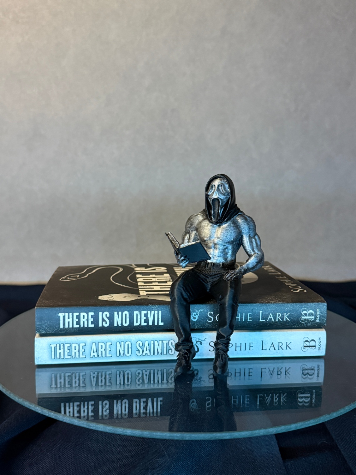 Dekoracija „Ghost Face – Bookshelf NerdDaddy“