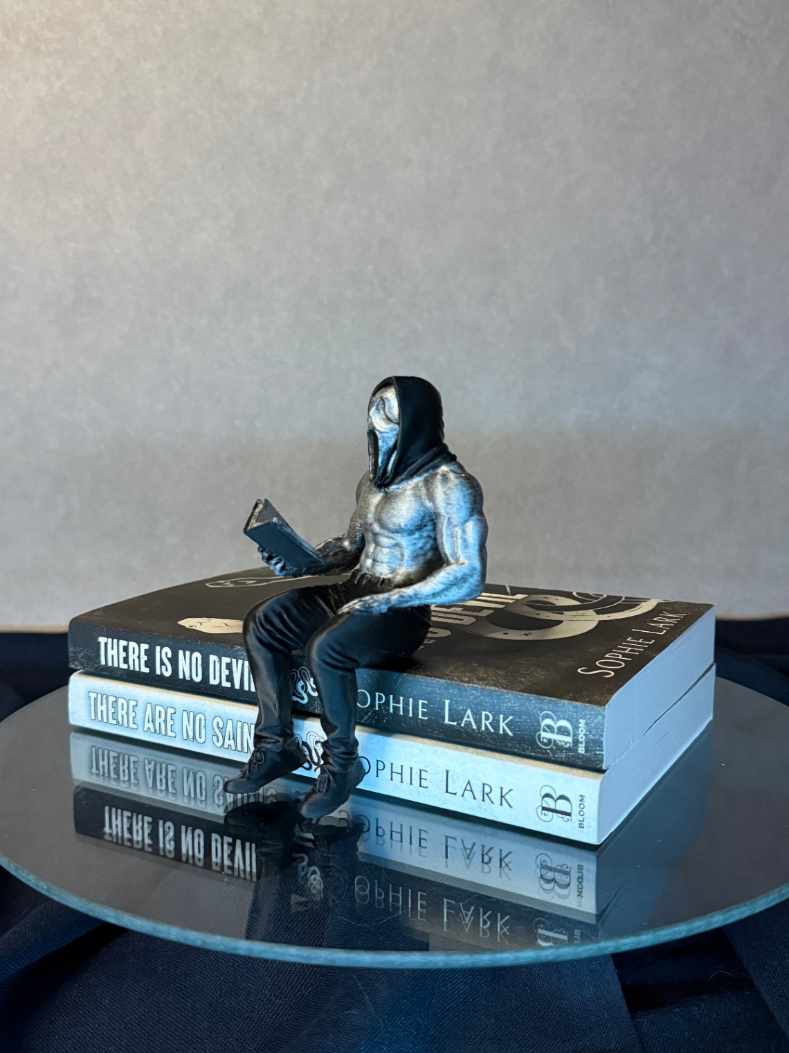 Dekoracija „Ghost Face – Bookshelf NerdDaddy“ - 3