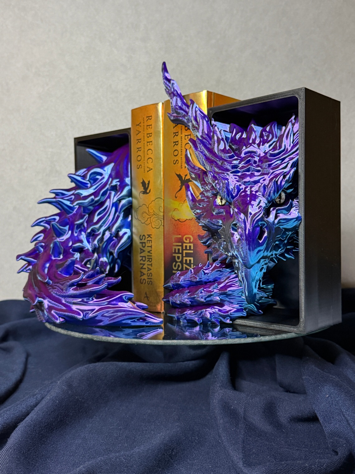 Book Nook „Blue-Violet Inferno Dragon Emerging“ (Head and Tail) - 2