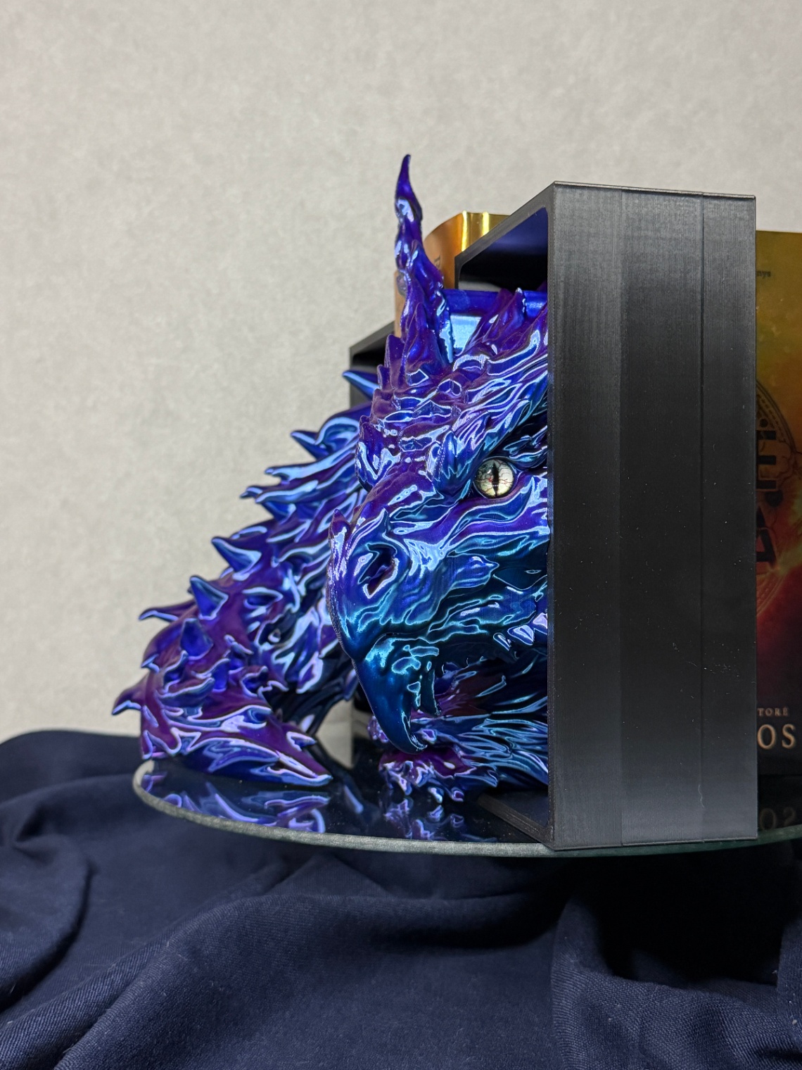 Book Nook „Blue-Violet Inferno Dragon Emerging“ (Head and Tail) - 6