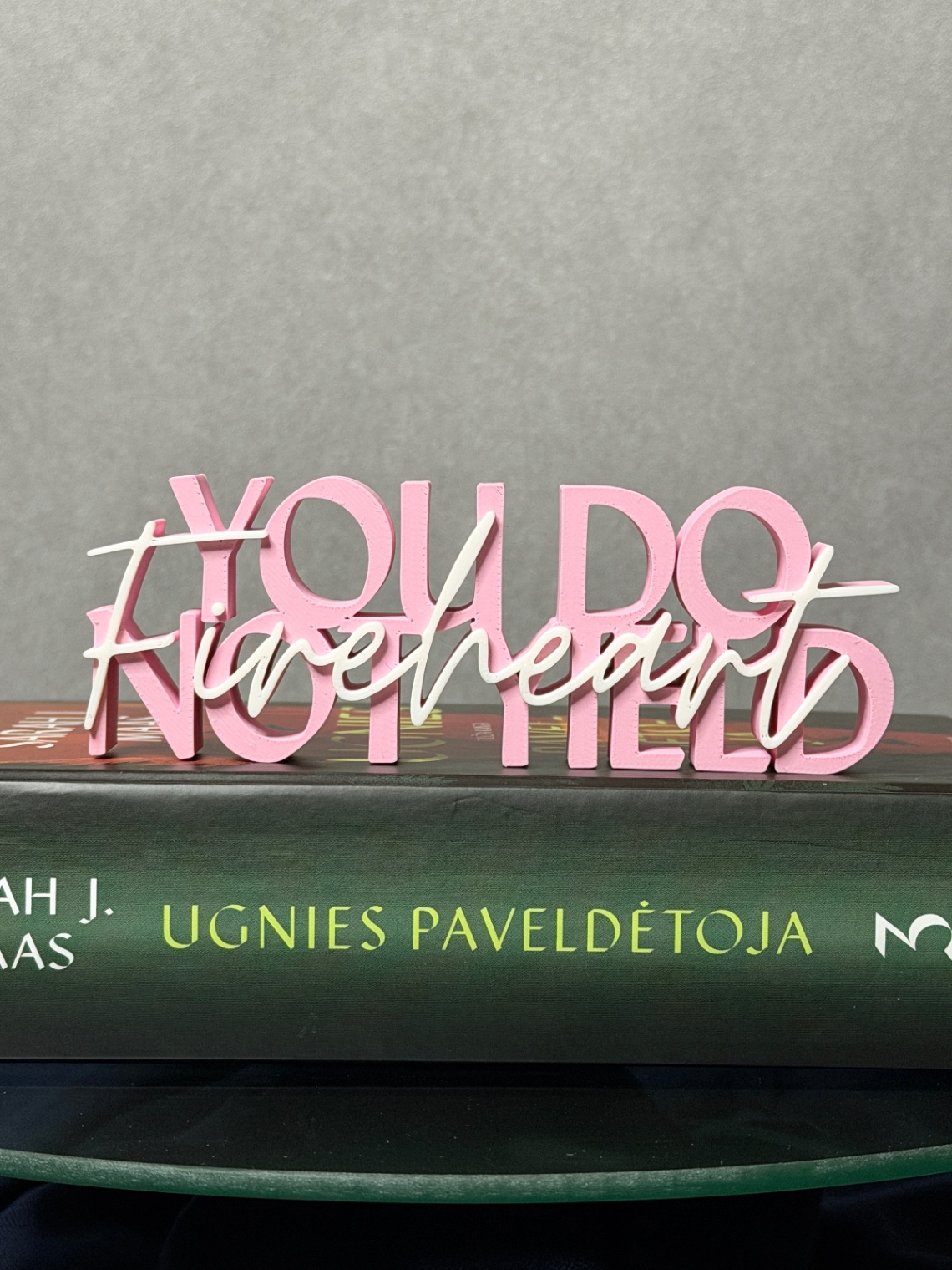 Padidinti nuotrauką Dekoracija-citata „You do not Yield Fireheart“
