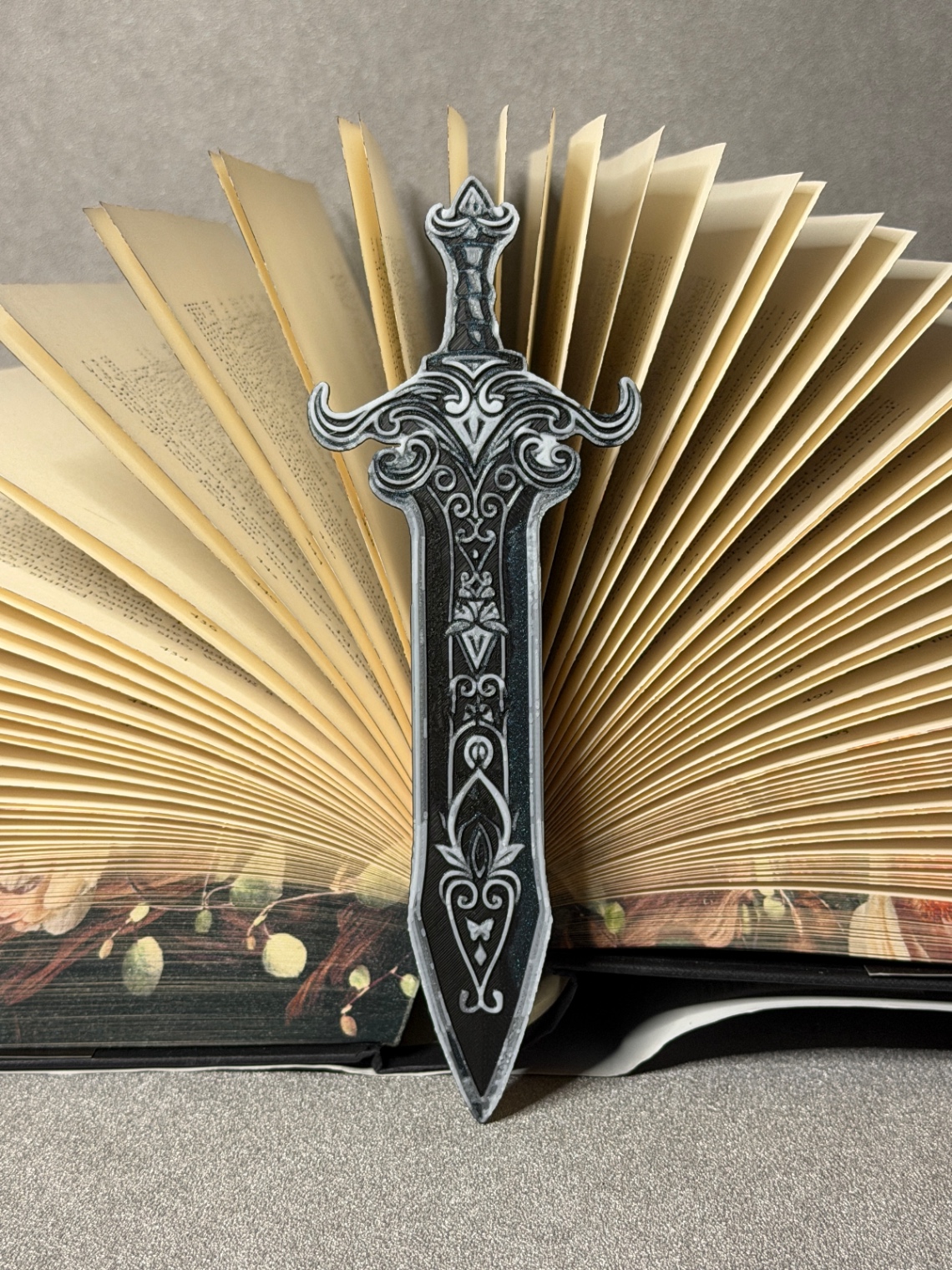 Padidinti nuotrauką Skirtukas „Enchanted Blade“