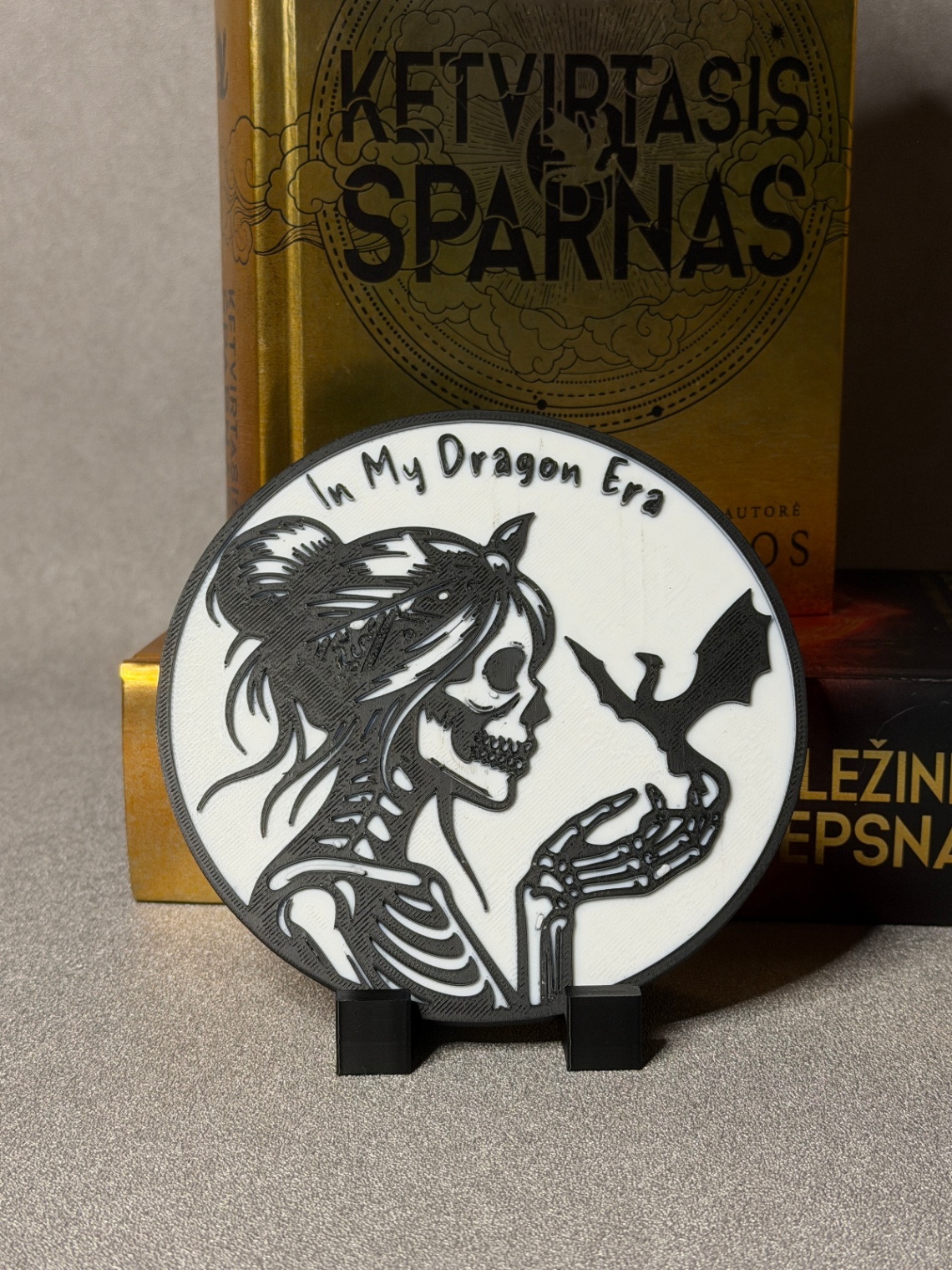 Lentynos dekoracija-padėkliukas „In My Dragon Era“