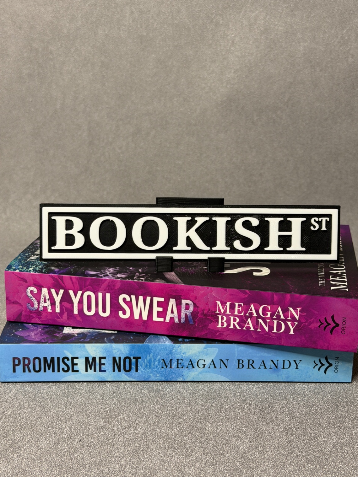 Lentynos ženklas „Bookish ST“