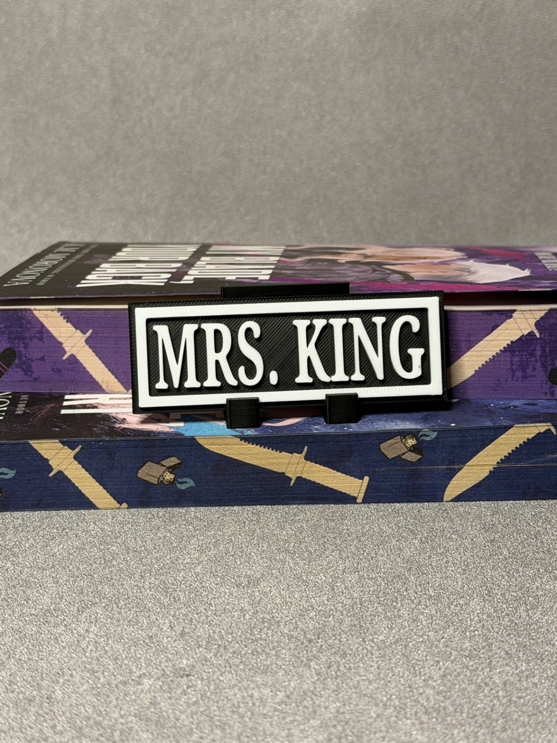 Lentynos ženklas „Mrs. King“