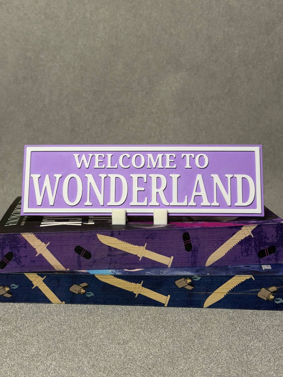 Lentynos ženklas „Welcome to WONDERLAND“