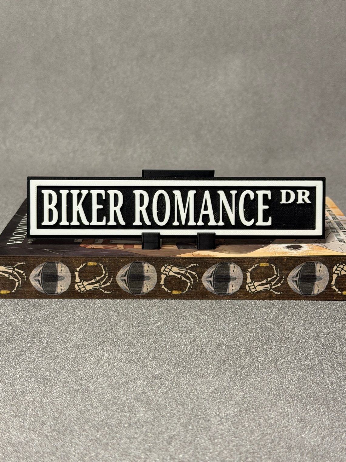 Lentynos ženklas „Biker Romance“ - 2