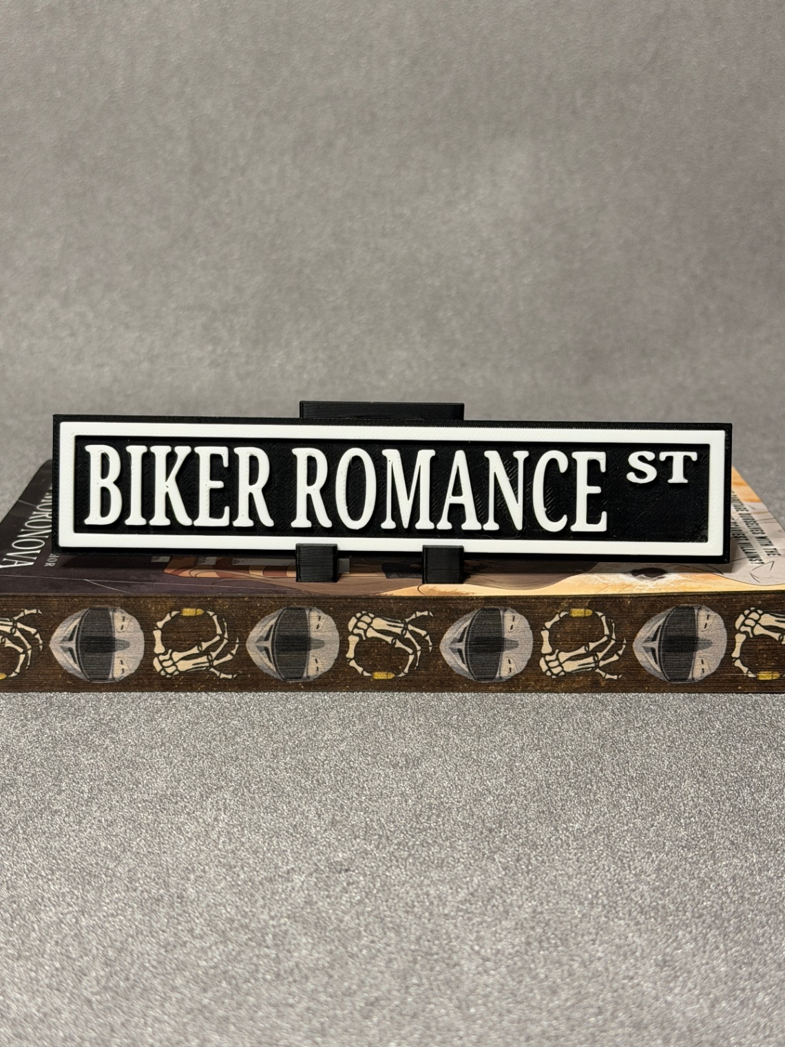 Lentynos ženklas „Biker Romance“ - 3
