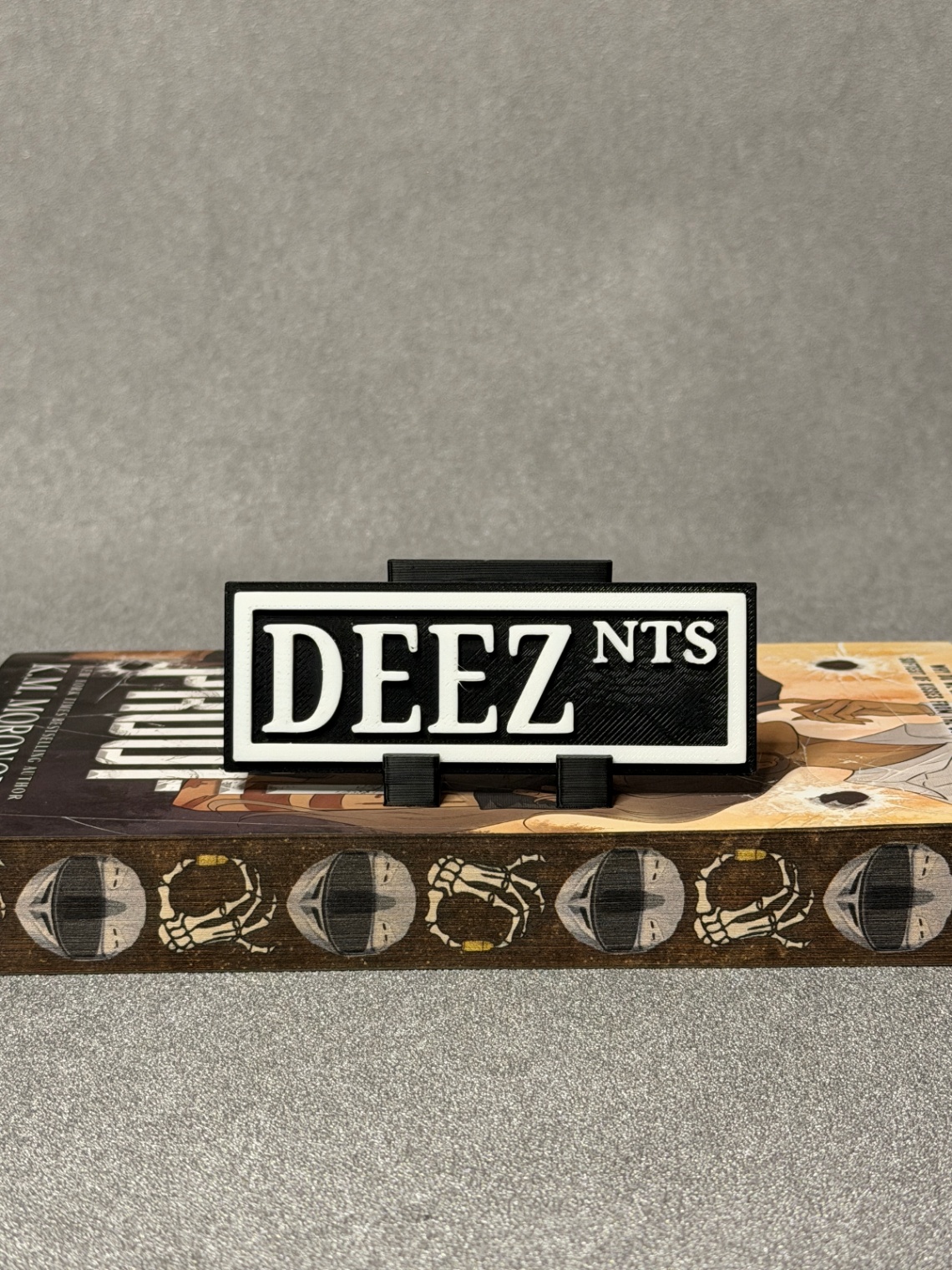 Lentynos ženklas „Deez NTS“