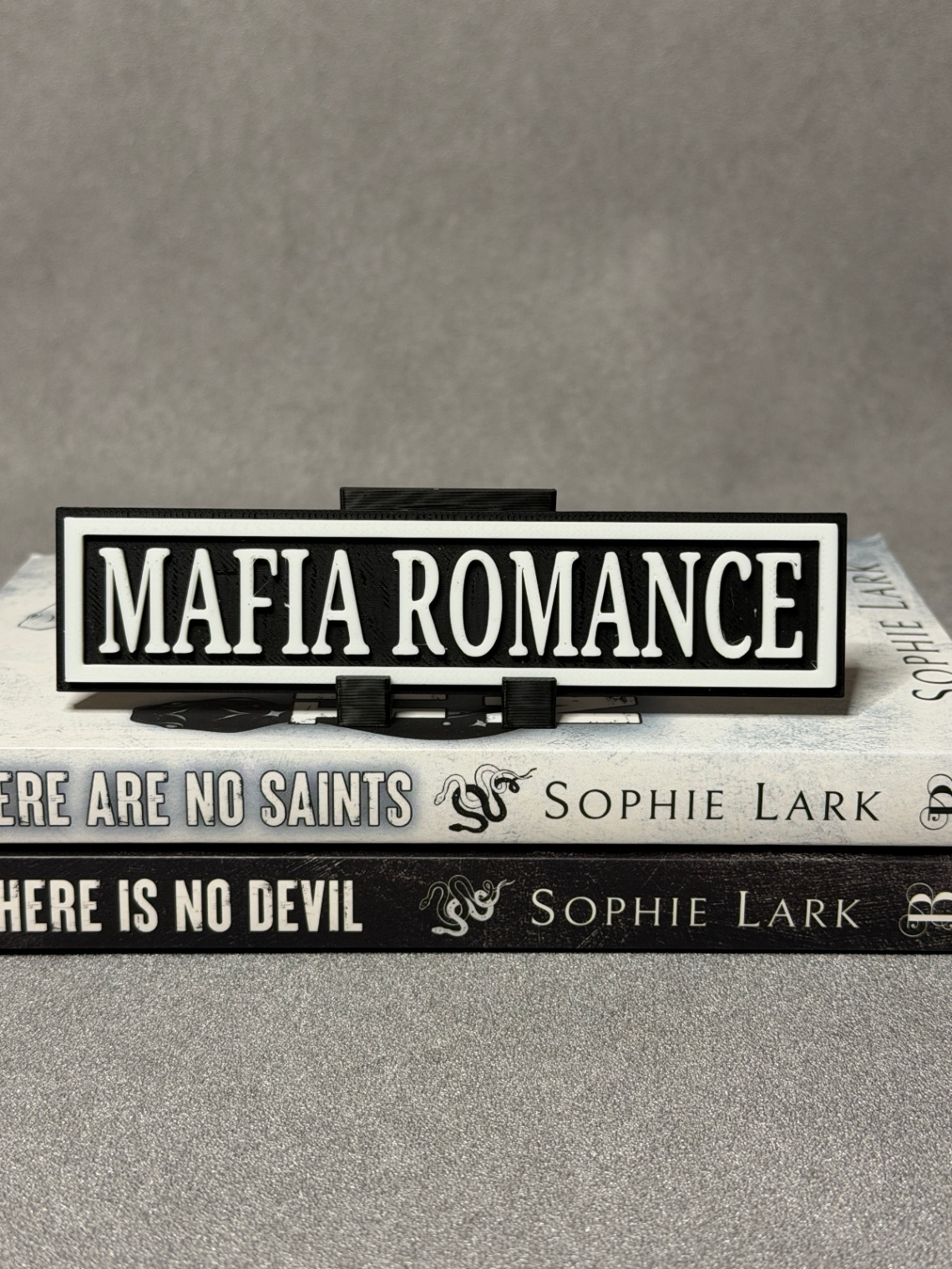 Lentynos ženklas „Mafia Romance“