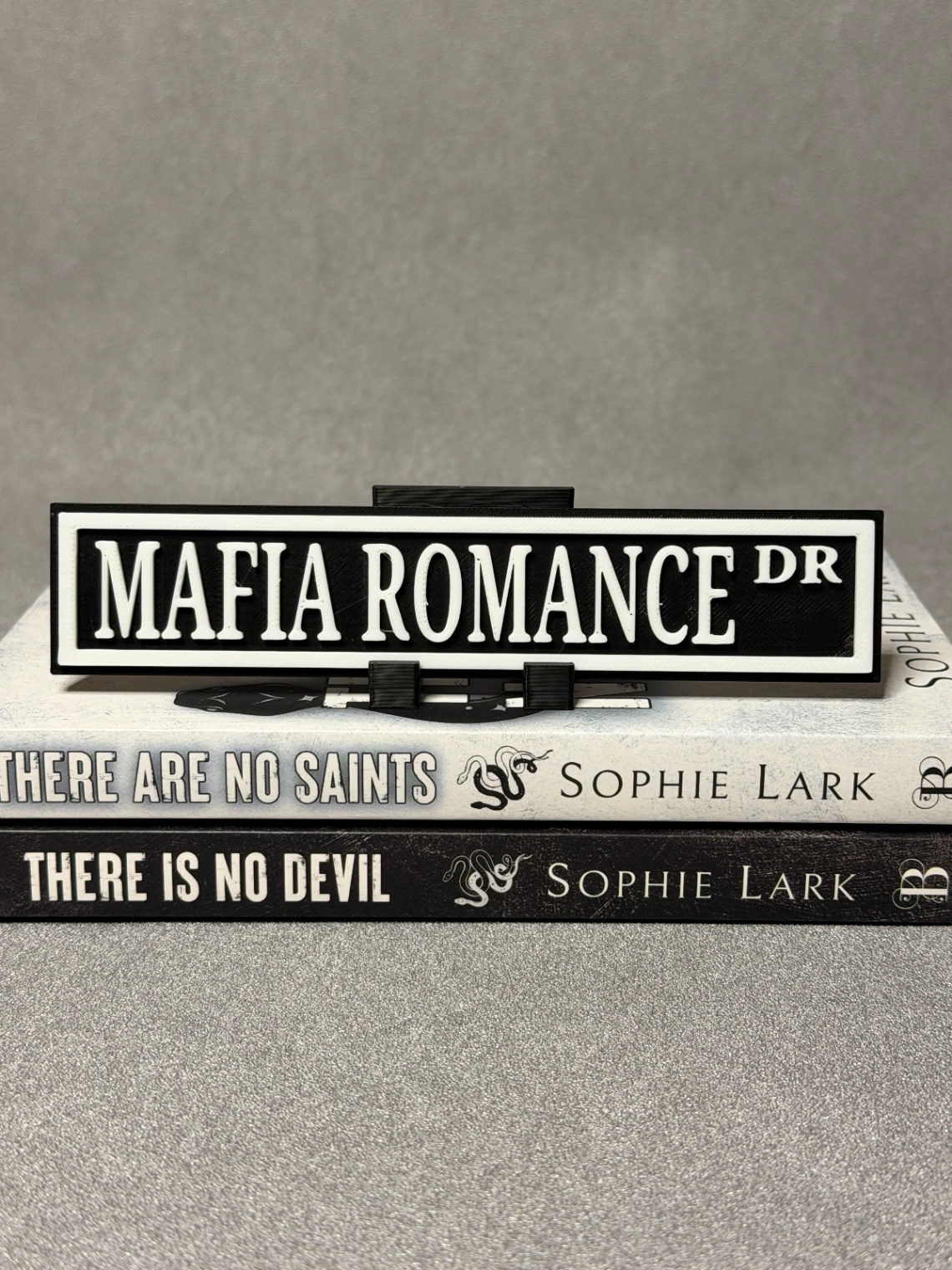 Lentynos ženklas „Mafia Romance“ - 2