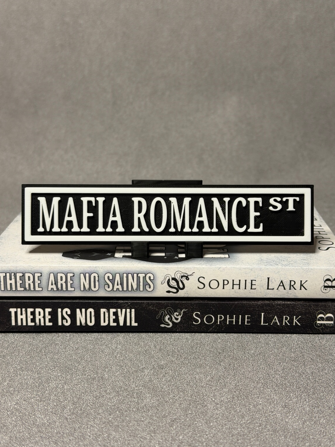 Lentynos ženklas „Mafia Romance“ - 3