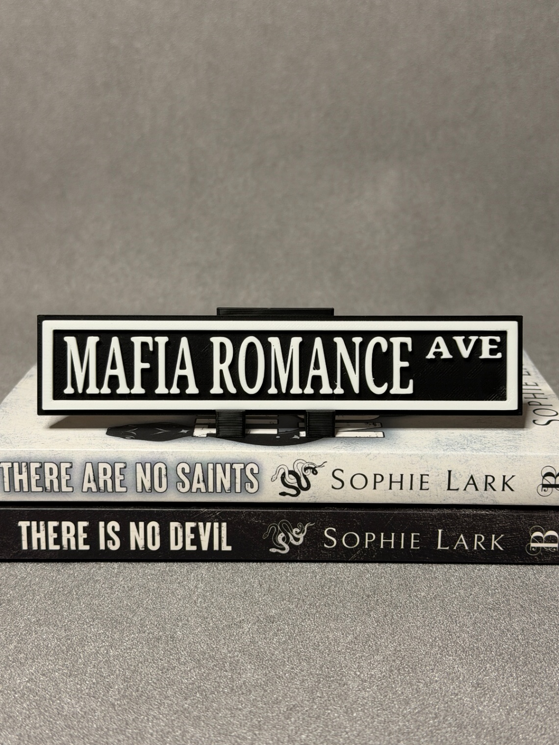 Lentynos ženklas „Mafia Romance“ - 4