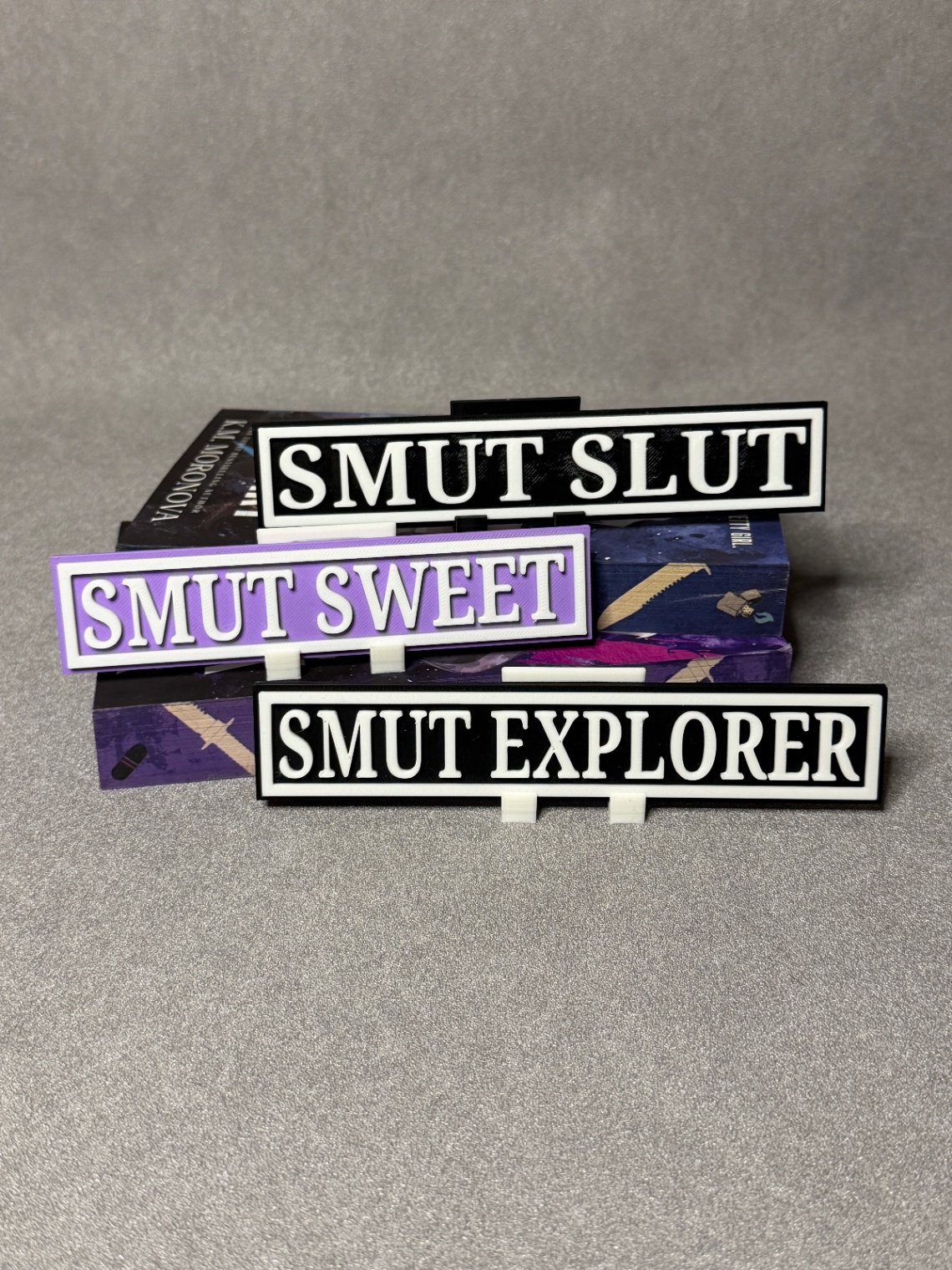 Lentynos ženklai „Smut“
