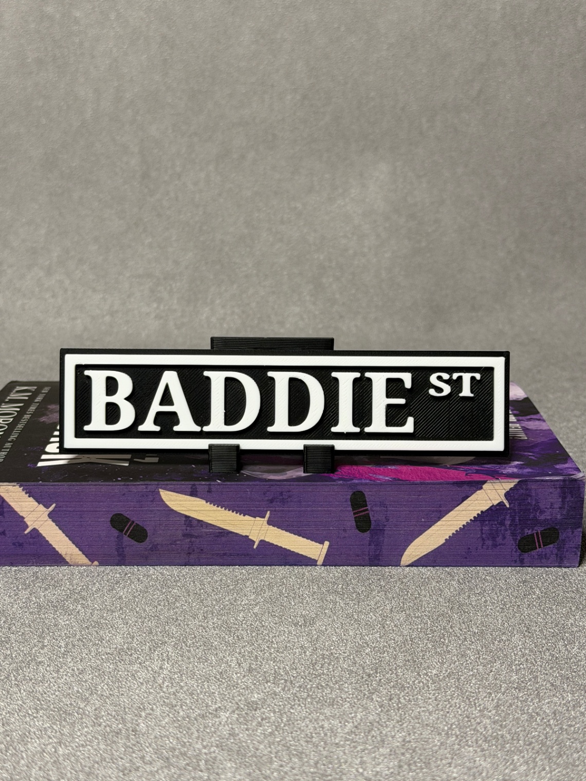Lentynos ženklas „Baddie“ - 2