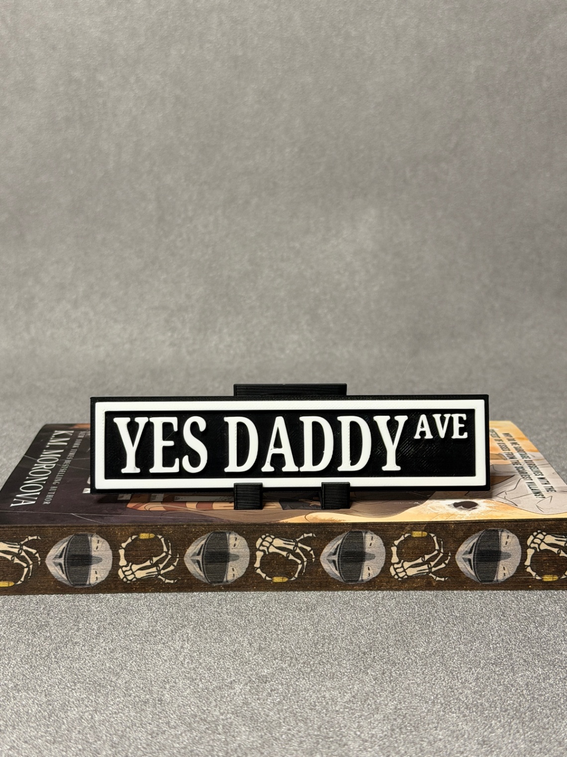 Lentynos ženklas „Yes Daddy“