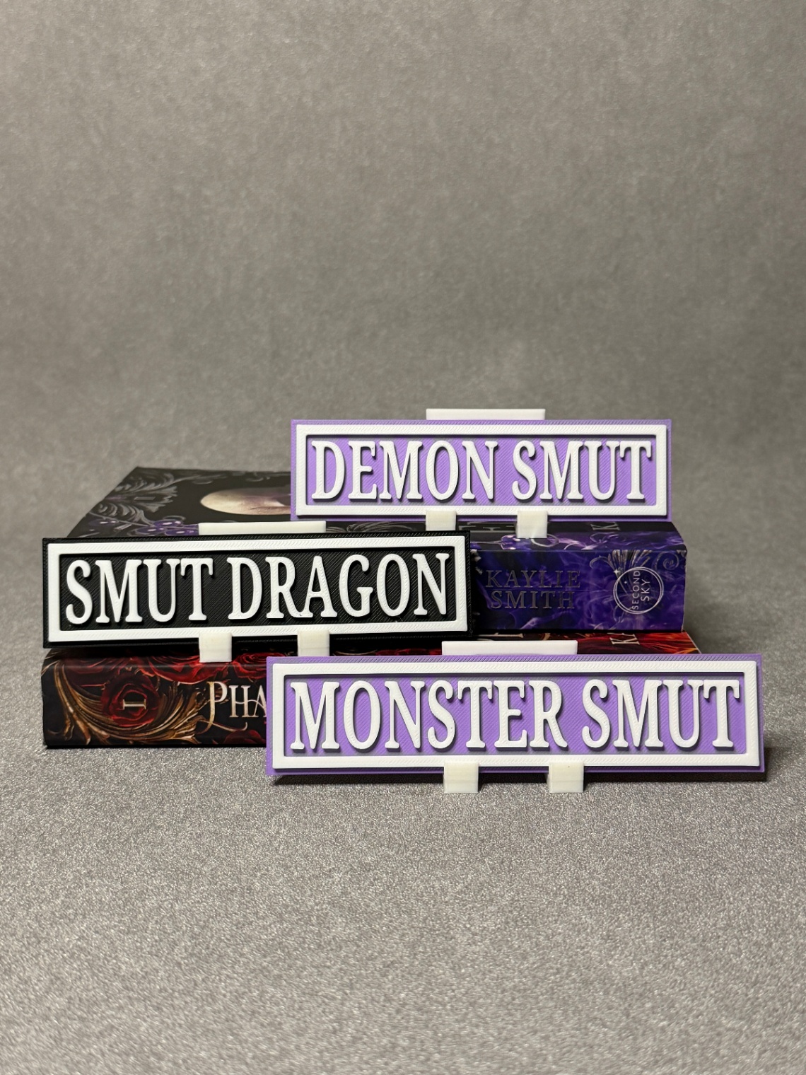 Lentynos ženklai „Smut Beasts“