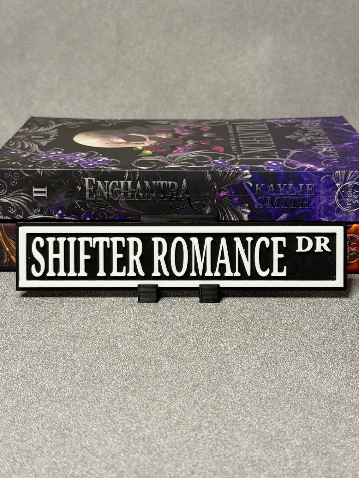 Lentynos ženklas „Shifter Romance“ - 2