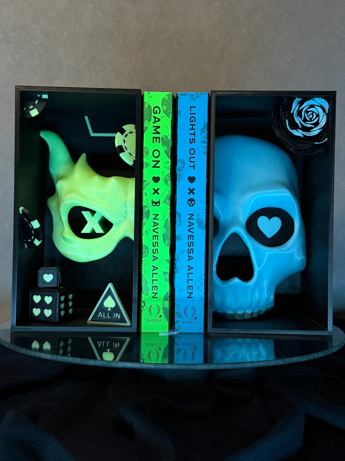 Švytinčių tamsoje Book Nook rinkinys „Josh & Tyler Masks“ - 2