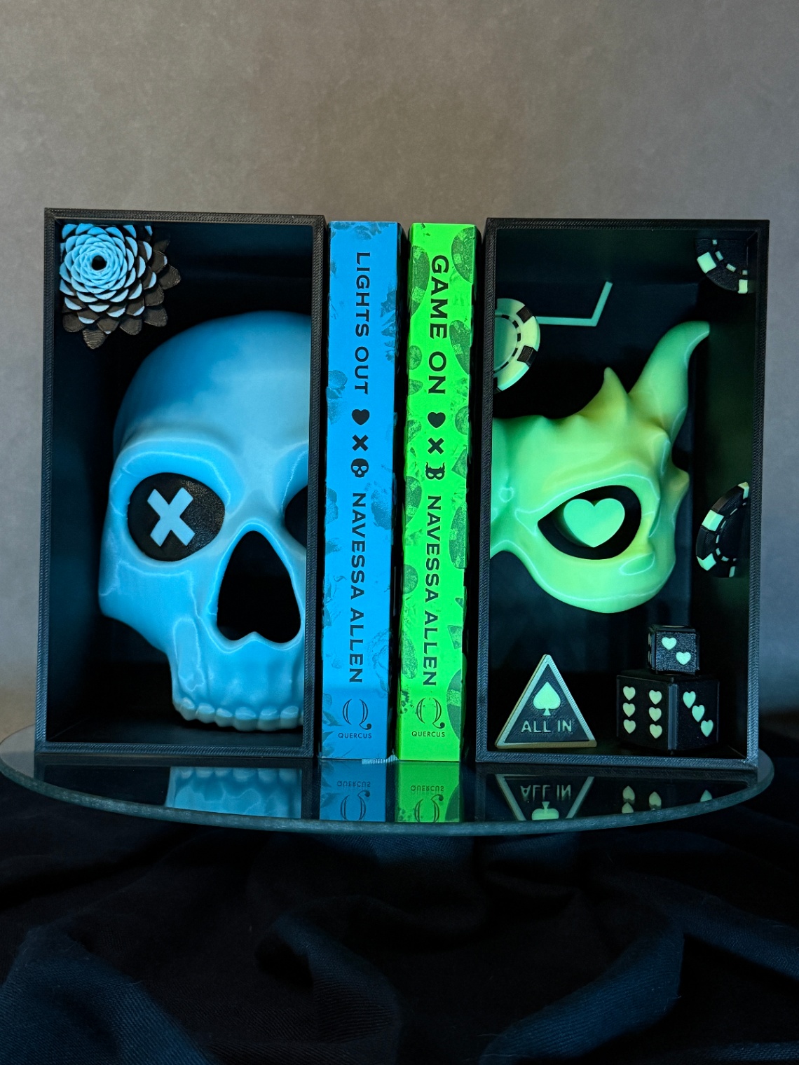 Švytinčių tamsoje Book Nook rinkinys „Josh & Tyler Masks“ - 4