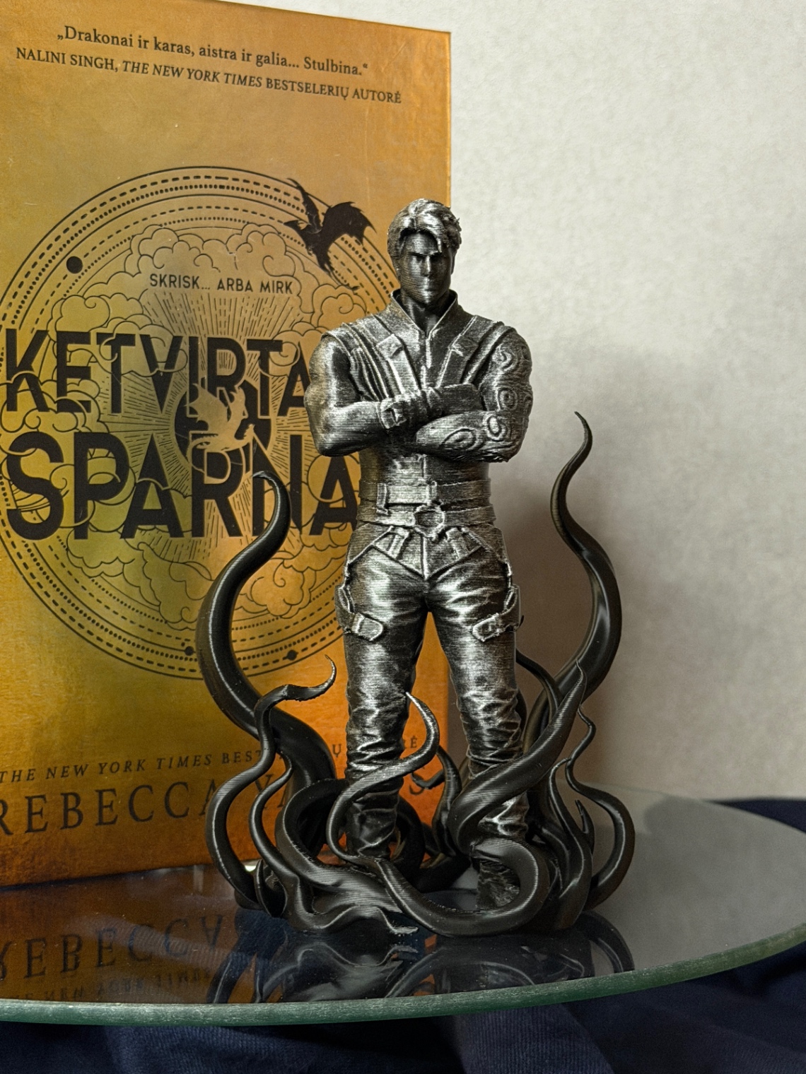 Padidinti nuotrauką Dekoracija „Shadow Daddy“ (Xaden)