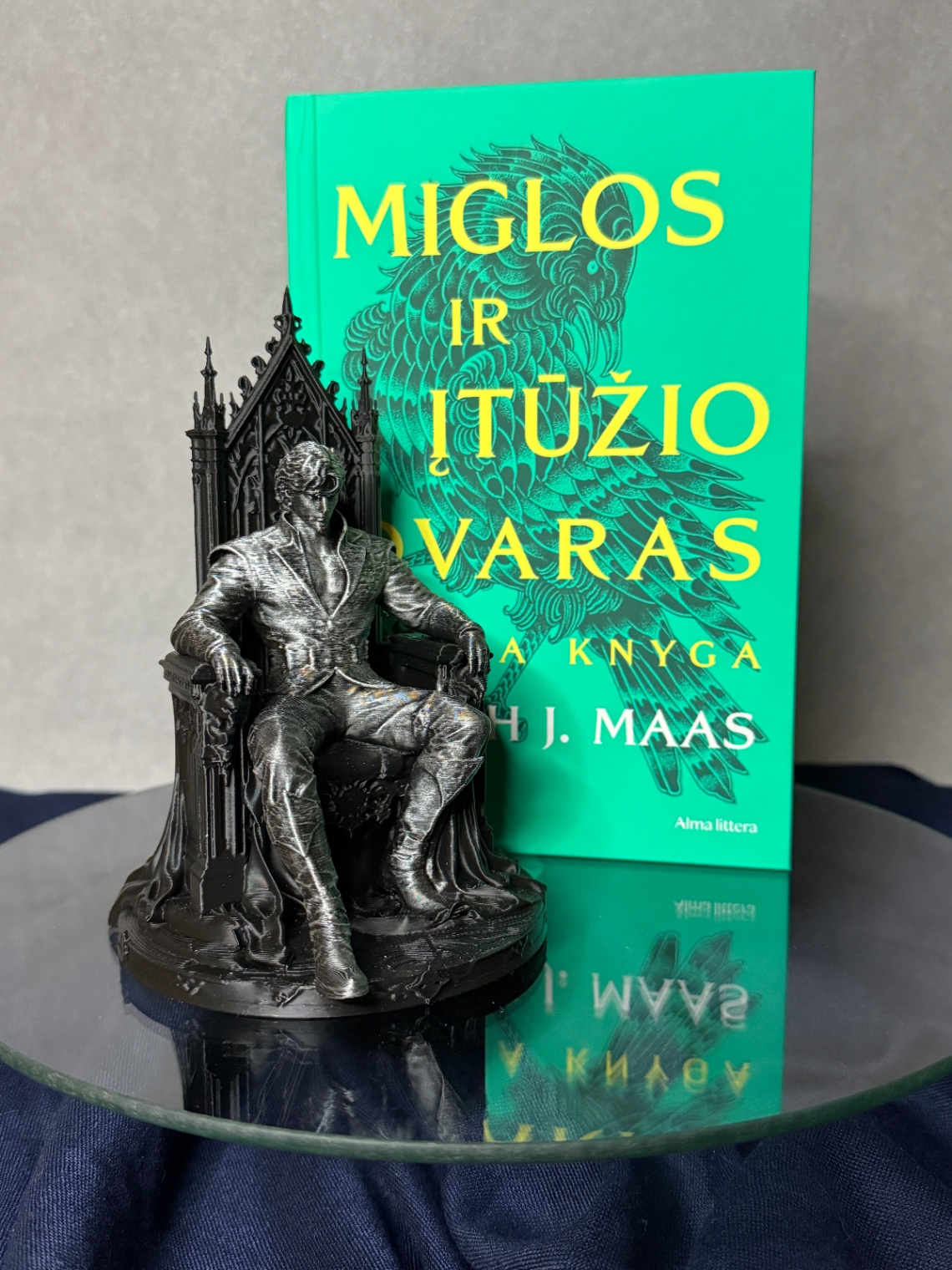 Dekoracija „Rhys on the Throne“ - 2
