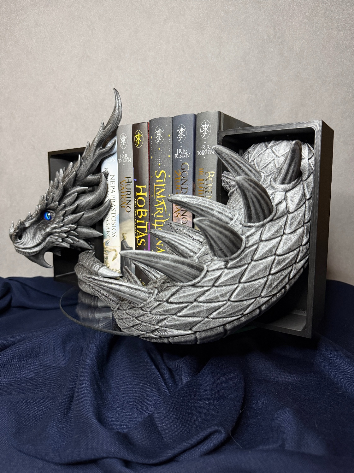 Book Nook „Spine Guard Dragon Emerging“ (Head and Tail) - 7