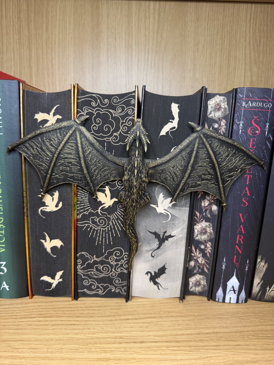 Dekoracija knygų nugarėlėms „Dragon Spine Hugger“ - 4