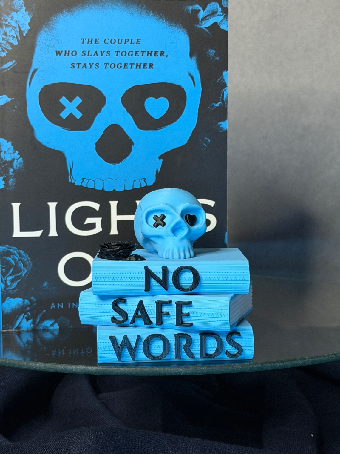 Dekoracija „No Safe Words Book Pile“