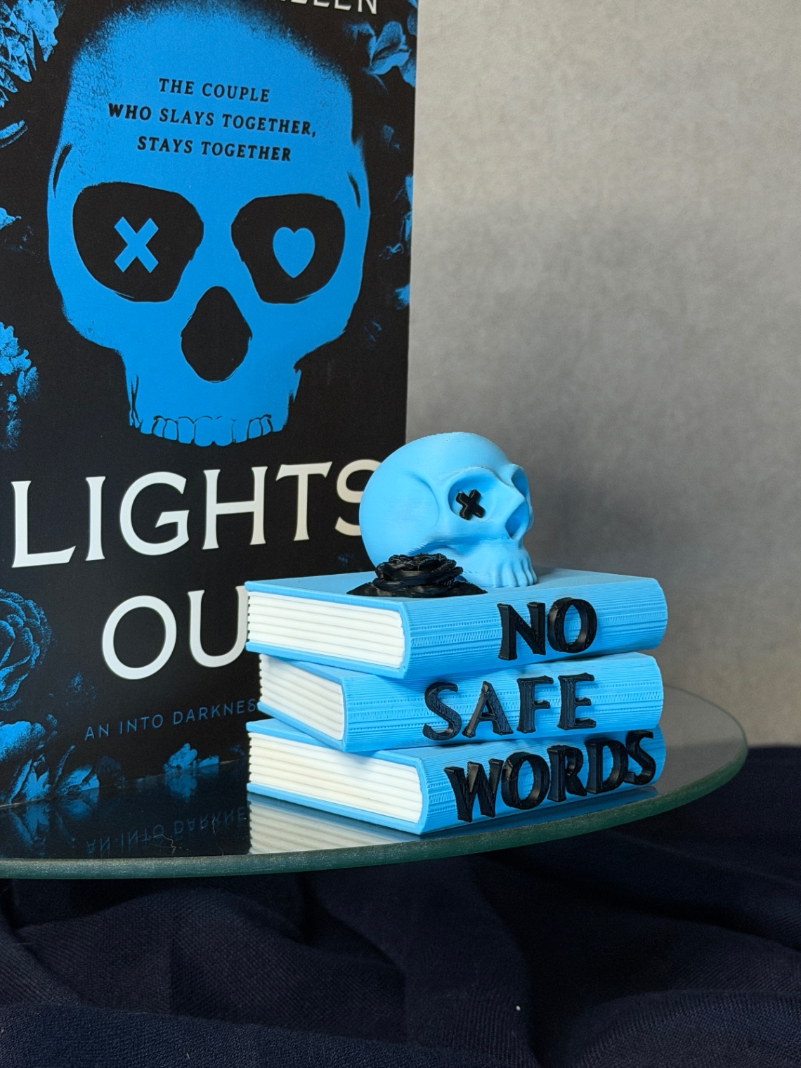 Dekoracija „No Safe Words Book Pile“ - 2