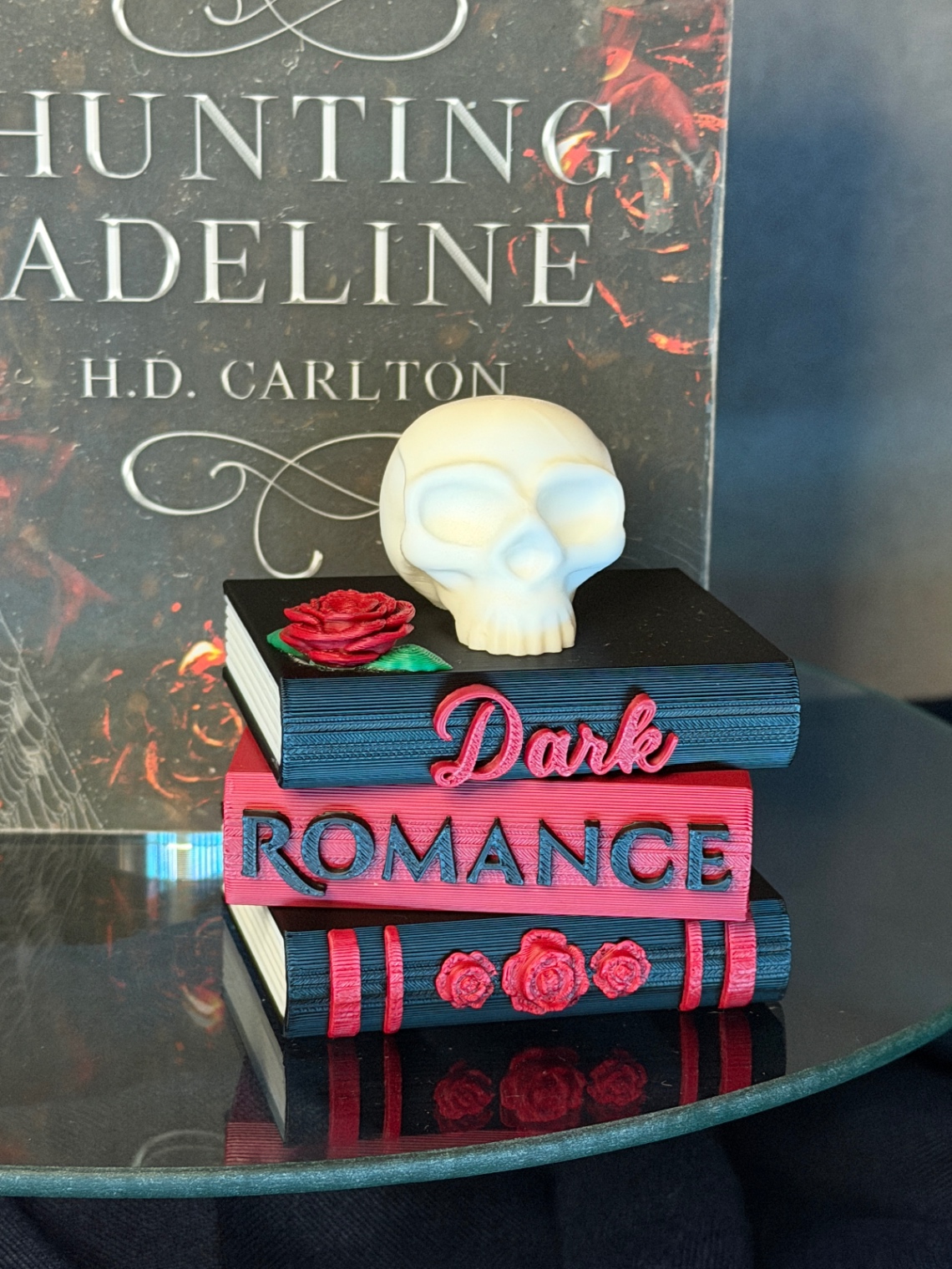 Dekoracija „Dark Romance Book Pile“