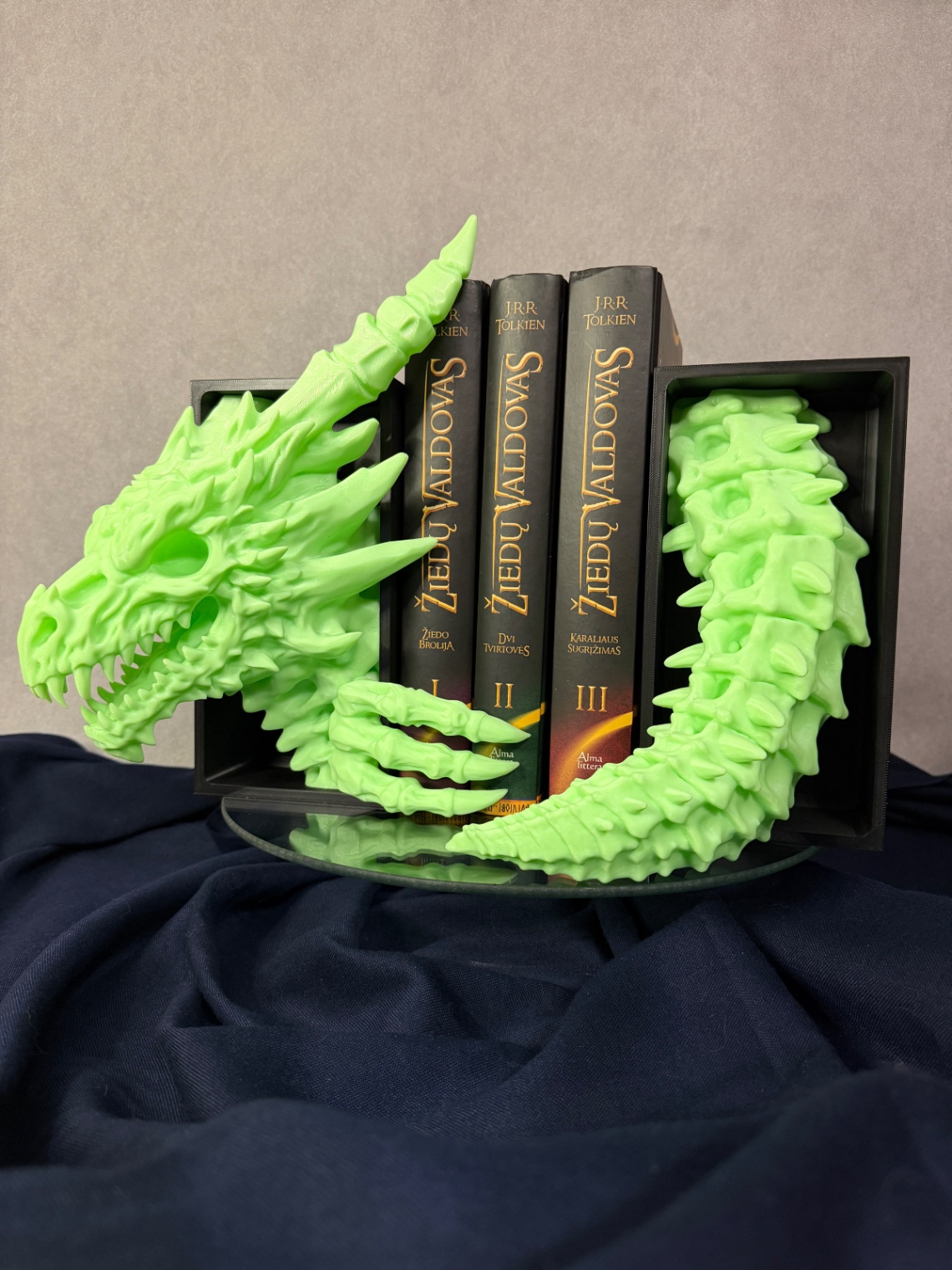 Švytintis tamsoje Book Nook „Bone Dragon Emerging“ (Head and Tail) - 2