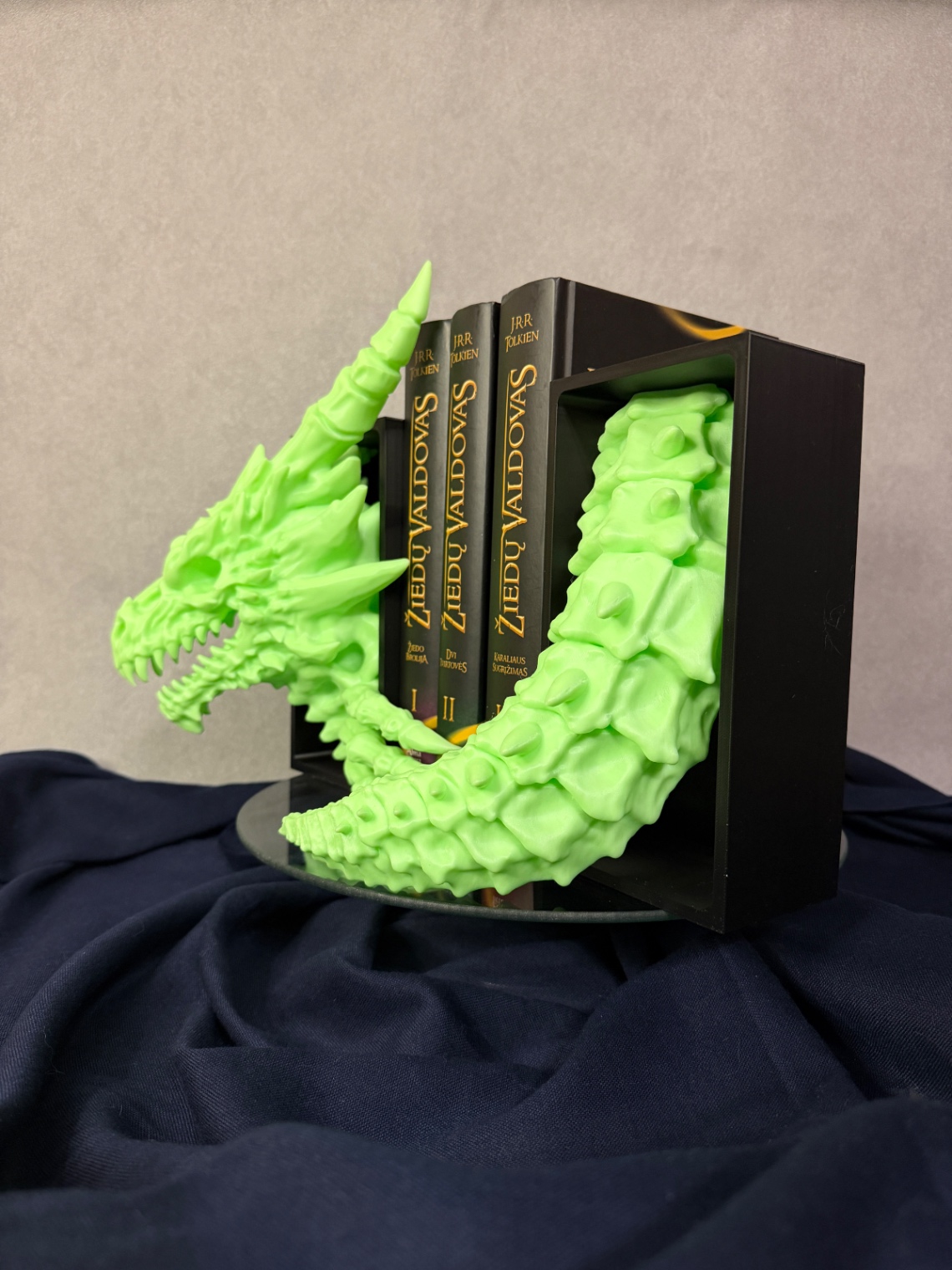Švytintis tamsoje Book Nook „Bone Dragon Emerging“ (Head and Tail) - 3