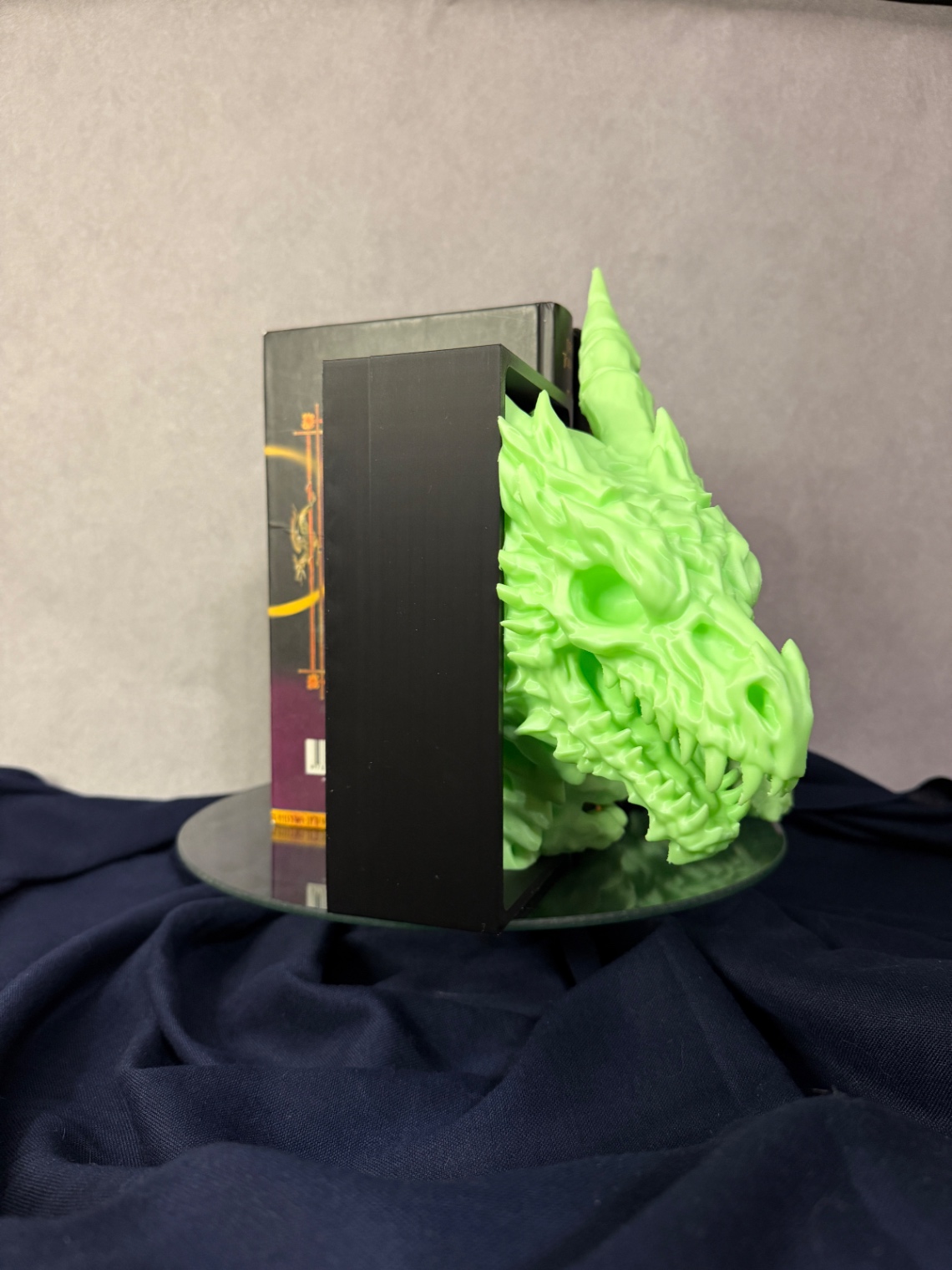 Švytintis tamsoje Book Nook „Bone Dragon Emerging“ (Head and Tail) - 4