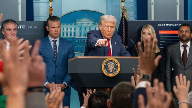 Donald Trump et Pete Hegseth appellent 800&nbsp;généraux à&nbsp;combattre «&nbsp;l’ennemi intérieur&nbsp;»