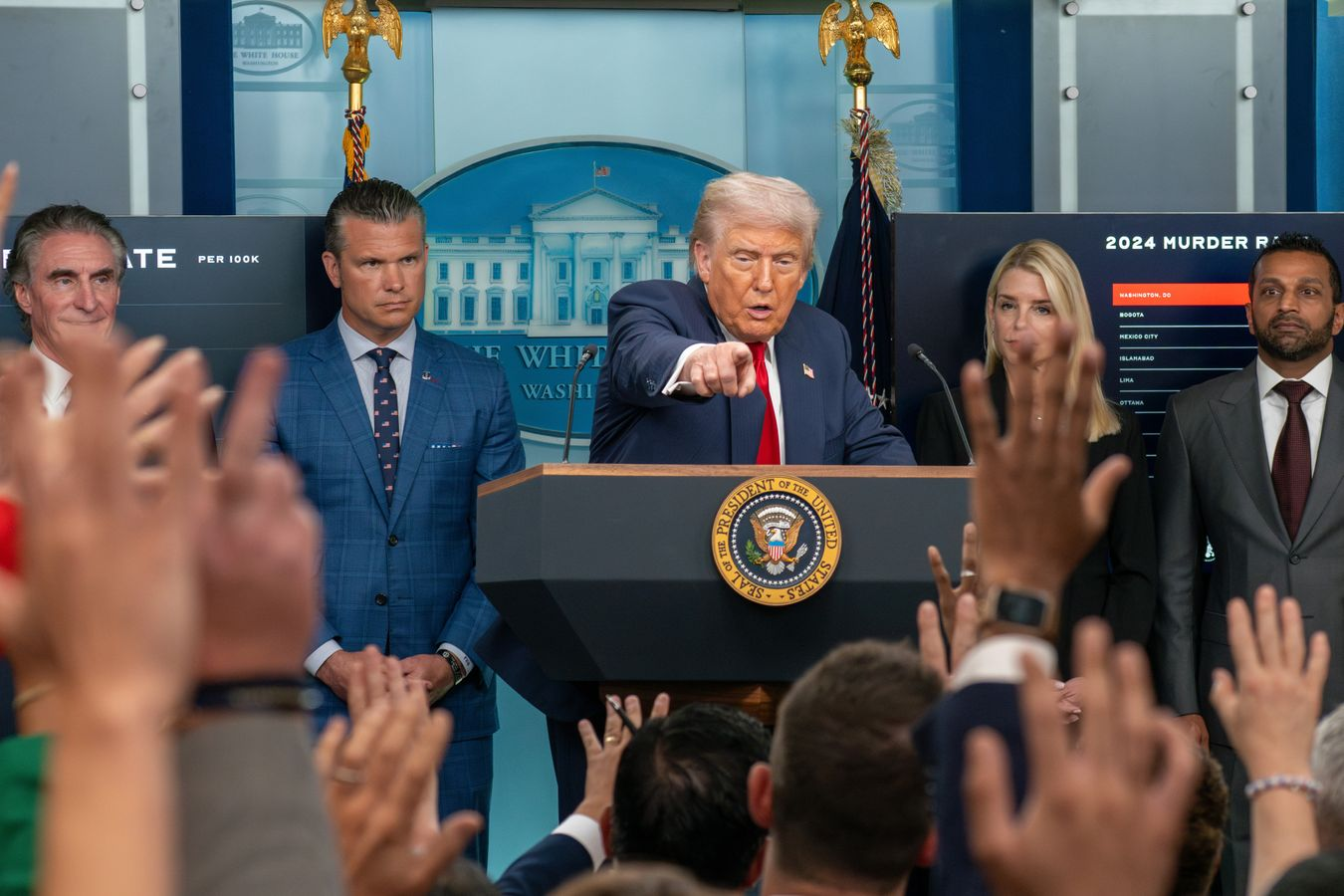 Donald Trump et Pete Hegseth appellent 800 généraux à combattre « l
