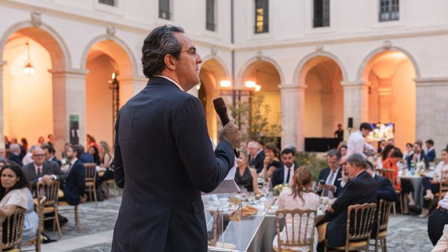 La lecture comme rébellion, un discours de l'écrivain Juan Gabriel Vásquez