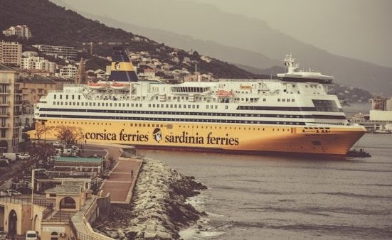 Tourisme de masse sur l'île de Beauté : un extrait du roman Nord Sentinelle