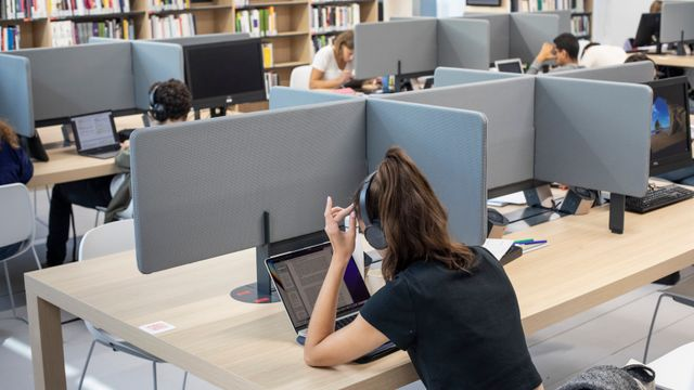 Enquête sur les étudiants européens et l'IA : adoption massive mais confiance mitigée