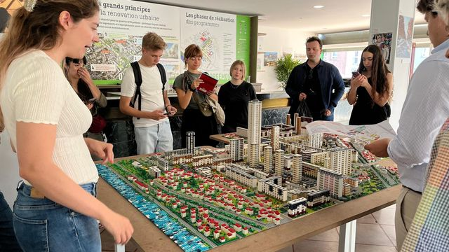 Visite d'Epinay sur Seine, maquette d'un quartier. Saskia Wallig / Sciences Po