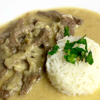 Düyü stroganoff