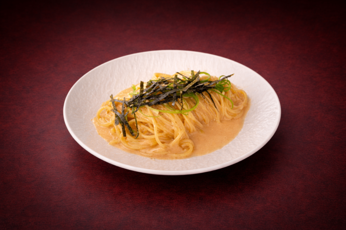 日式明太子奶油義大利麵（Creamy Mentaiko Pasta）｜1884 Taipei 義式澱粉精選，NT$ 260・明太子與奶油完美融合，鹹香濃郁中帶微辣海味，搭配海苔絲與蔥絲增添層次。

過敏原: 海鮮 , 蛋奶類 , 麩質