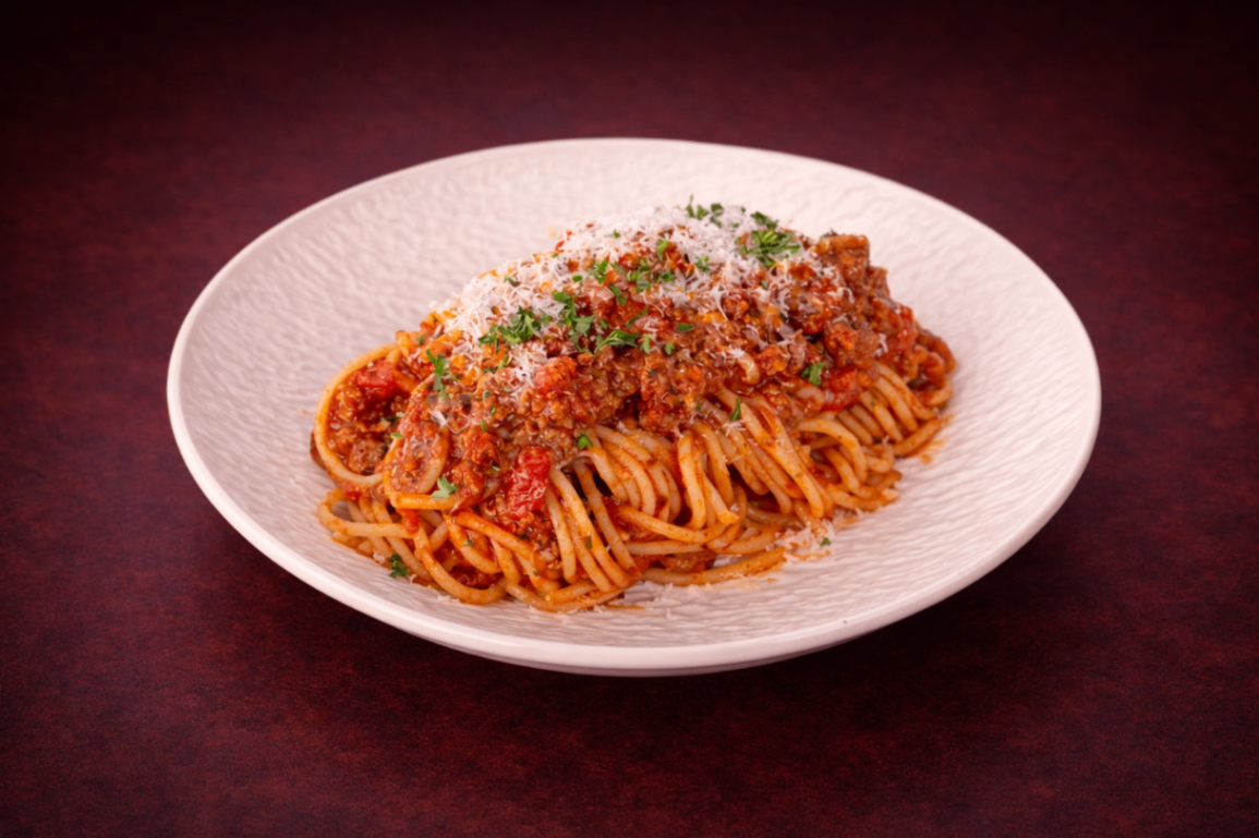 義式經典波隆那肉醬麵（Bolognese Pasta）｜1884 Taipei 義式澱粉精選，NT$ 220・慢火燉煮波隆那肉醬，肉香濃厚、番茄酸甜平衡，撒上帕瑪森起司，經典不敗。

過敏原: 麩質