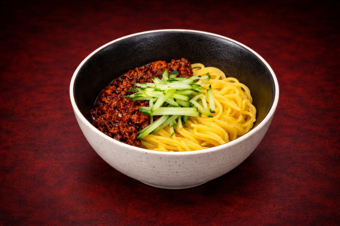 赤味噌炸醬麵（Aka Miso Jajang-men）｜1884 Taipei 深夜時段 (1:30最後加點)，NT$ 220・濃厚味噌肉醬，風味鮮明。

過敏原: 大豆 
