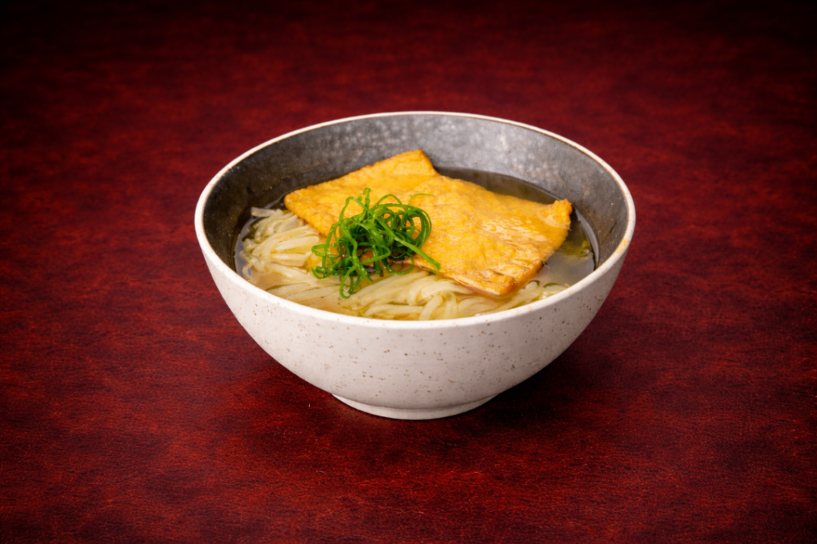 京都風豆皮烏龍麵 （Kyoto Kitsune Udon）｜1884 Taipei 深夜時段 (1:30最後加點)，NT$ 220・清雅高湯襯托甘甜豆皮，溫潤細緻。


過敏原: 大豆 , 海鮮 