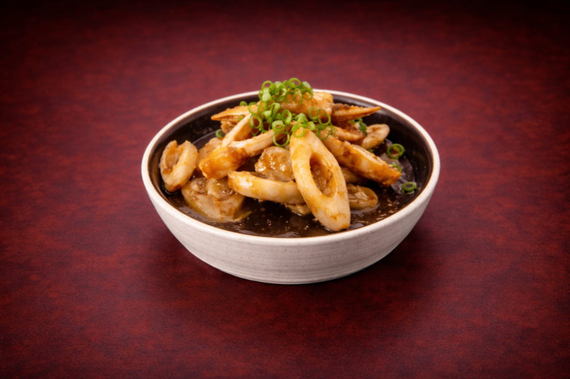 味噌竹輪（Miso Chikuwa）｜1884 Taipei 深夜時段 (1:30最後加點)，NT$ 150・竹輪以味噌慢火燉煮入味，鹹甜交織、帶有發酵香氣，口感柔韌中透出鮮味，是溫潤順口、適合佐酒的日式經典小品。
